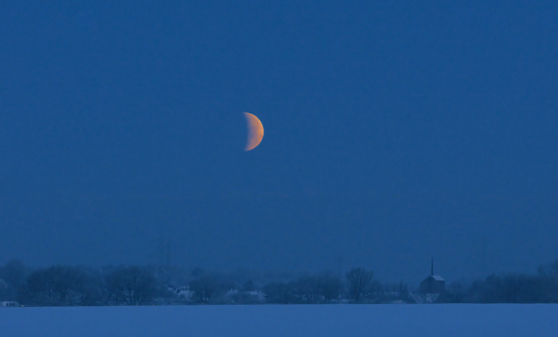 Mondfinsternis... mit Landschaft