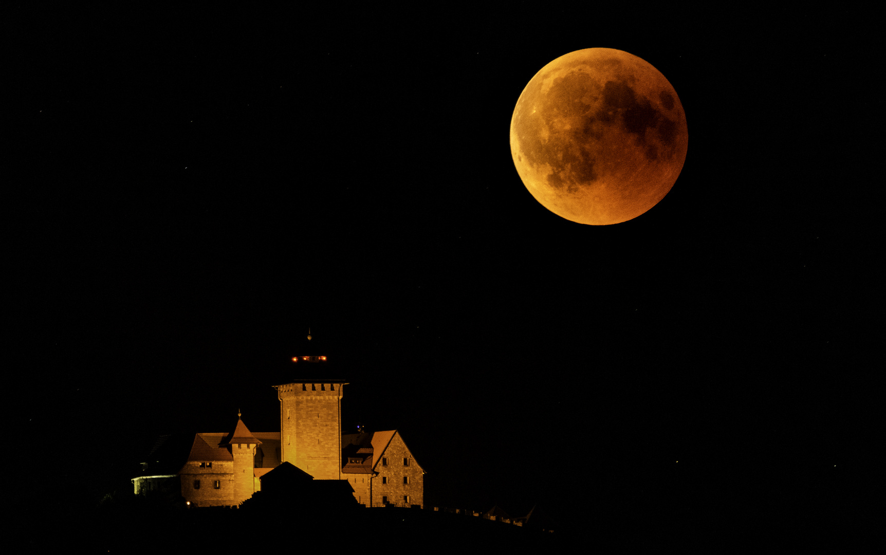 ~ Mondfinsternis über der Wachsenburg ~