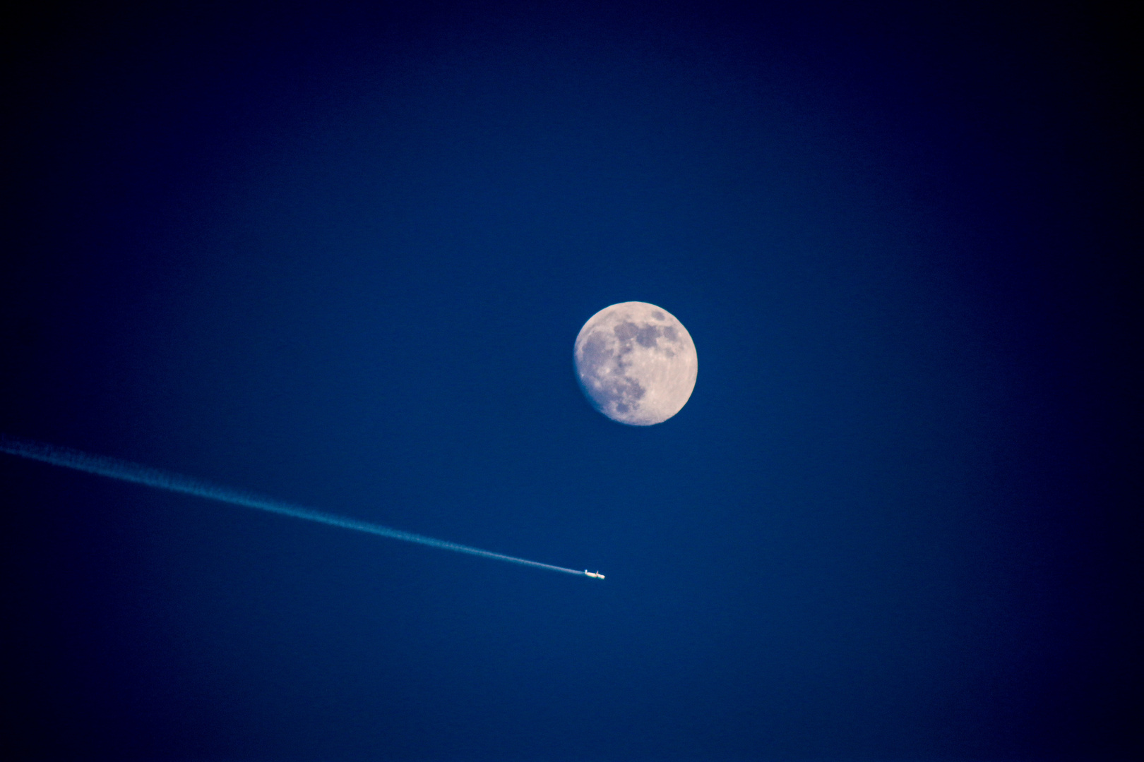 Mond_Flugzeug