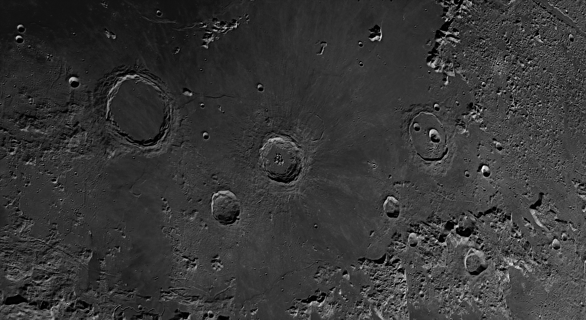 Mondkrater im östlichen Mare Imbrium