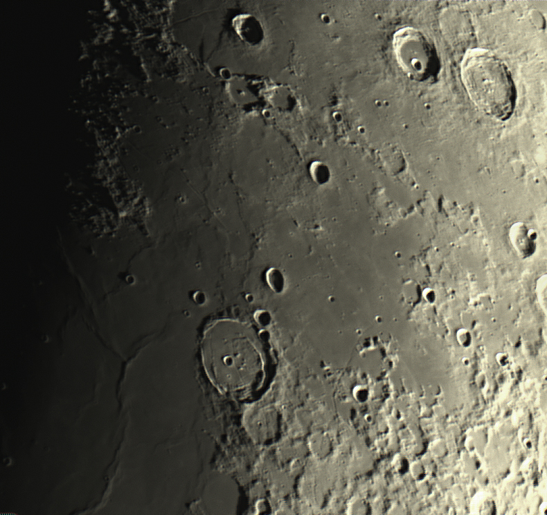 Mondkrater Posidonius mit Rillen am 05.04.2014 um 21:45 Uhr