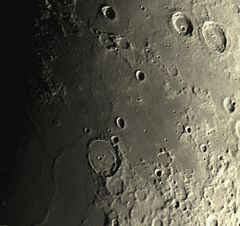 Mondkrater Posidonius mit Rillen am 05.04.2014 um 21:45 Uhr