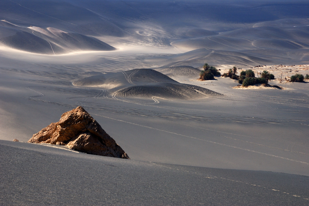 Mondlandschaft im Wau-en-Namus (Libyen)