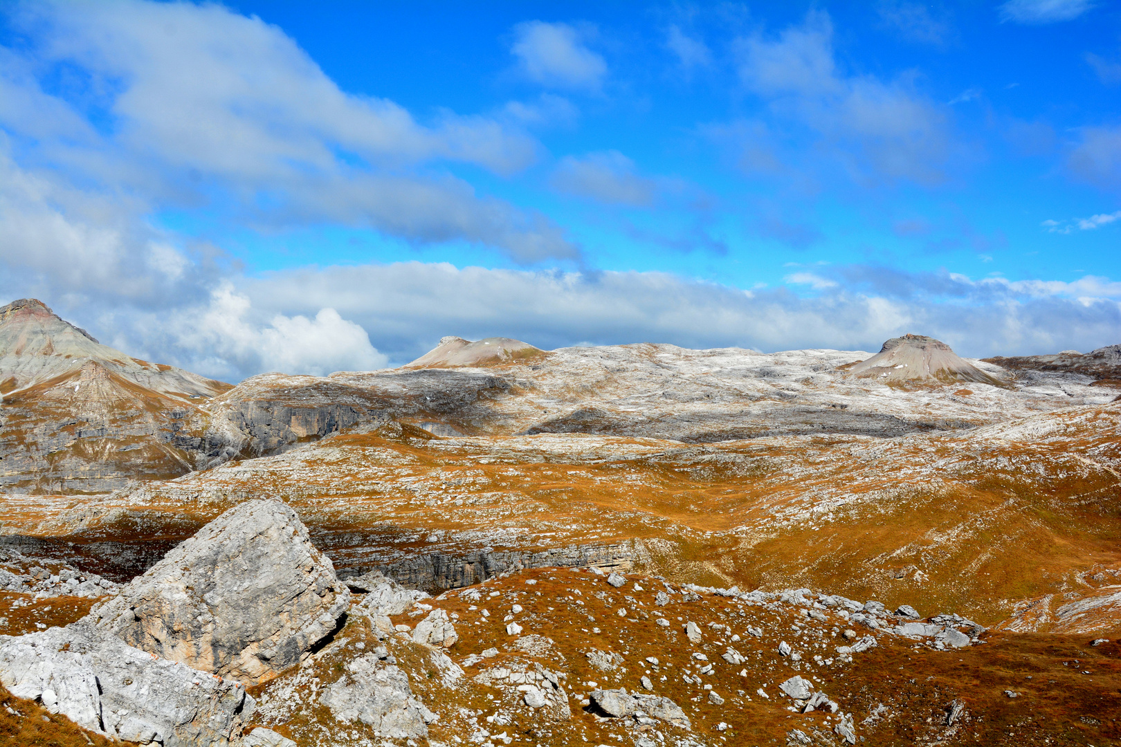 Mondlandschaft in Südtirol - die Puezhochebene