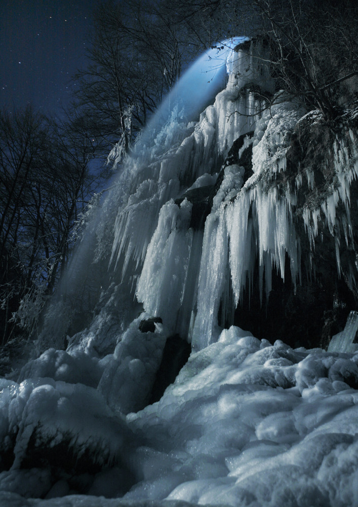 Mondlicht am Wasserfall