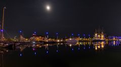 Mondlicht über dem Hafen