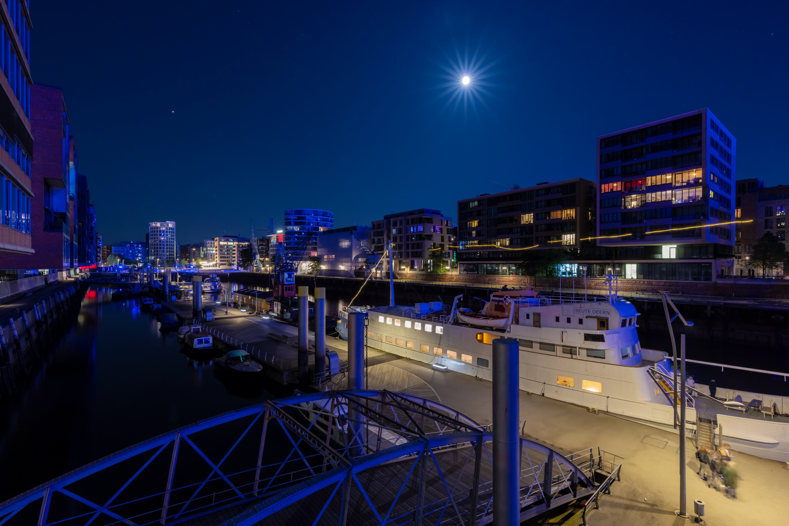 Mondlicht über der Hafencity