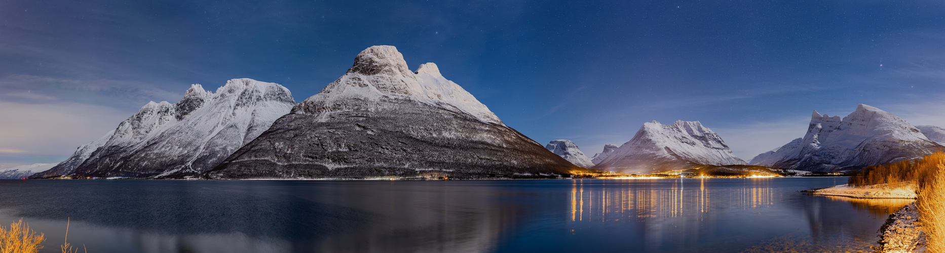 Mondnacht am Lyngenfjord