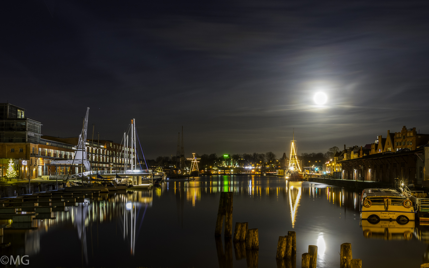 Mondnacht im Lübecker Hafen