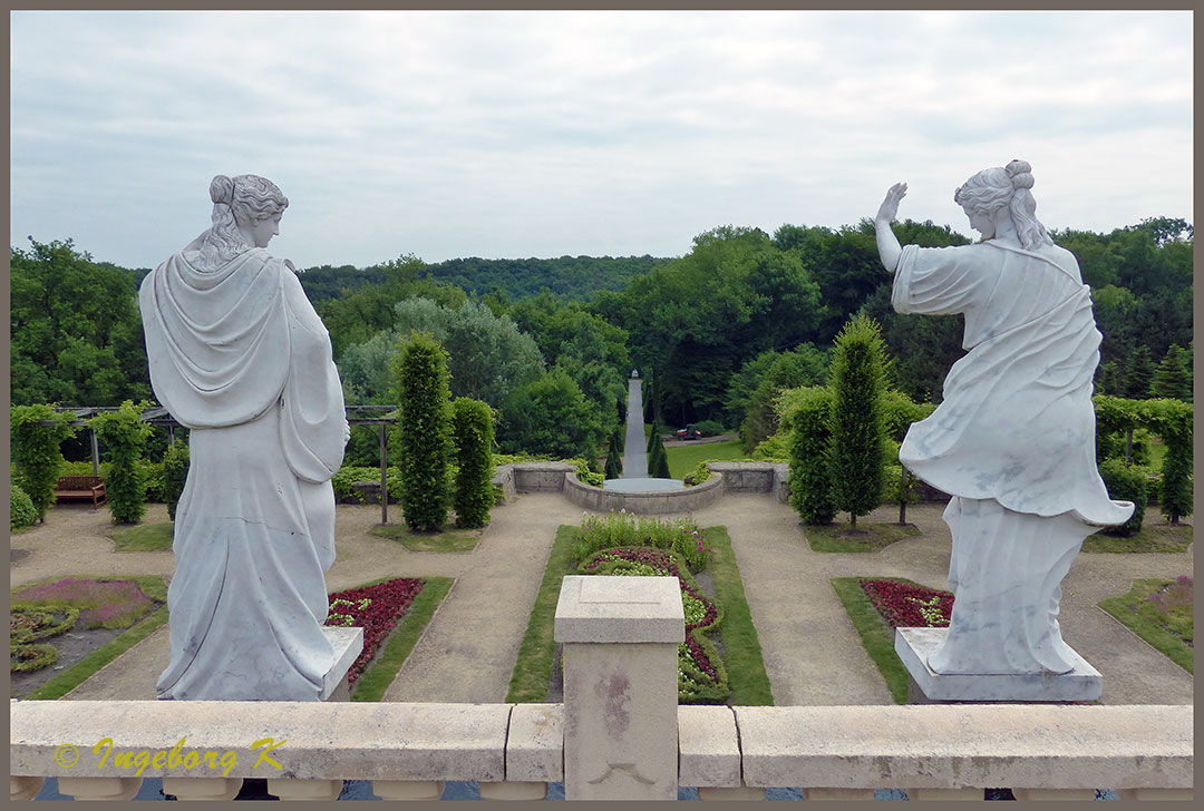 Mondo-Verde  - Blick vom Trevibrunnen in den Park