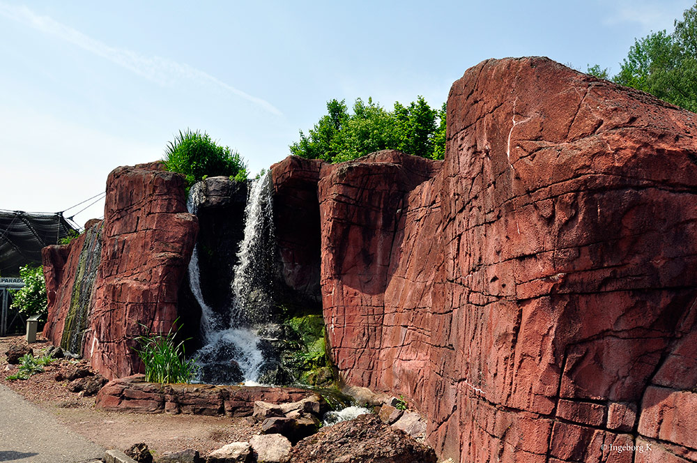 Mondo Verde - Felswand mit Wasserfall