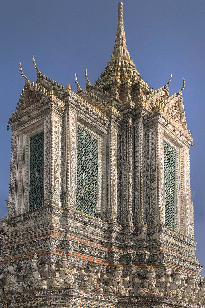 Mondop in Wat Arun