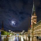 Mondschein über Rathaus Hamburg 