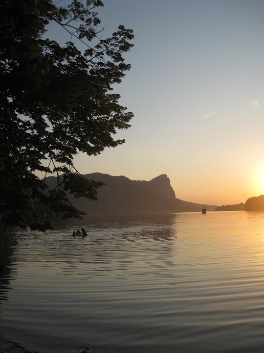 Mondsee mit Trachenwand