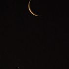 Mondsichel mit Venus am 26.06.2022 um 4:32 Uhr