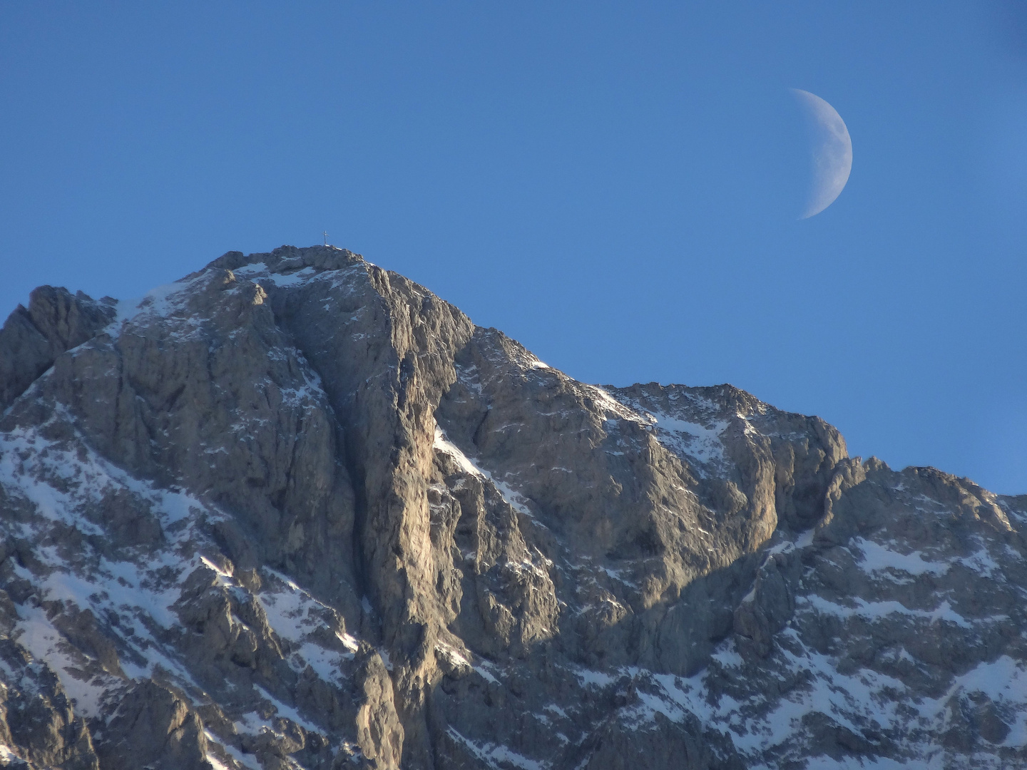 Mondsichel über dem Karwendel