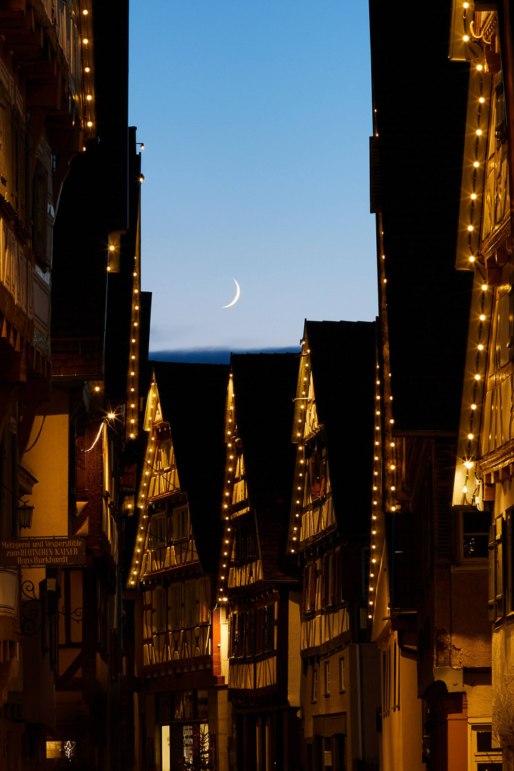 Mondsichel  über der Herrenberger Altstadt