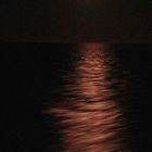 Mondspiegelung im Meer V2 - Horizont geradegerückt
