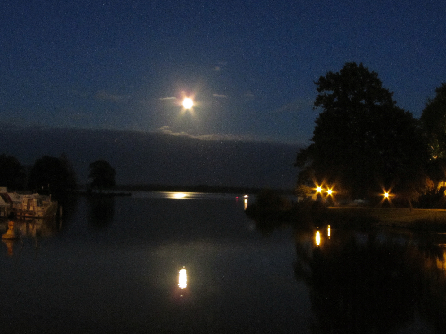 Mondspiegelung im Schweriner See