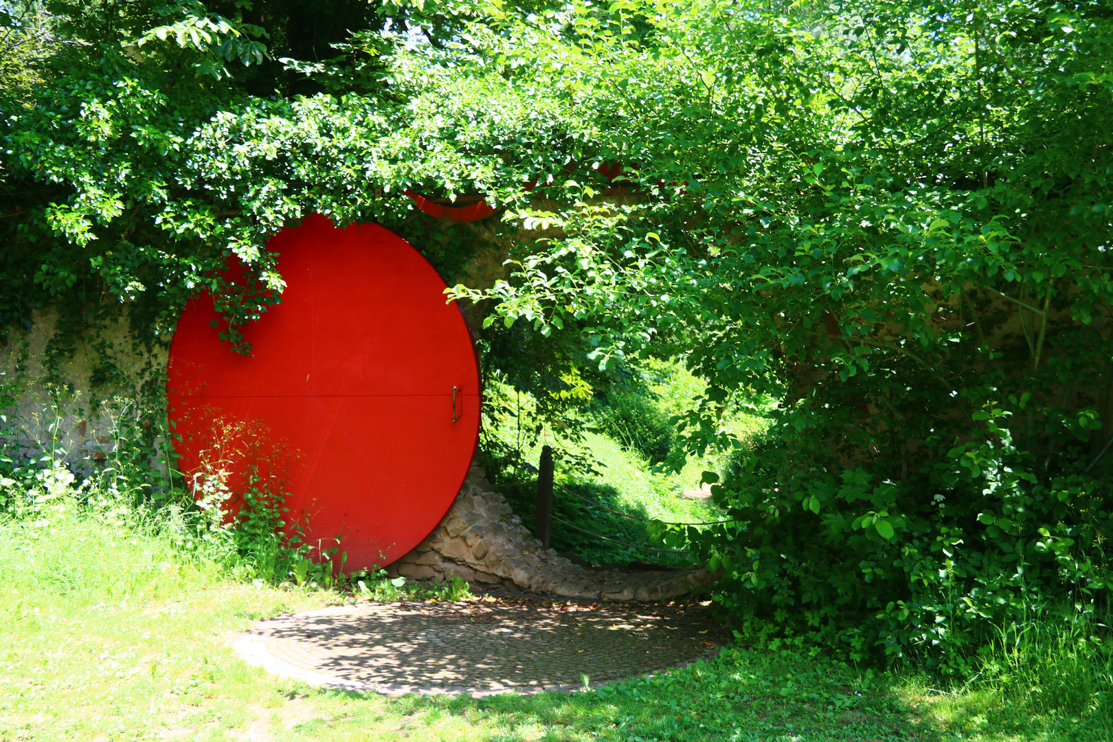 Mondtor vor der Monet Brücke