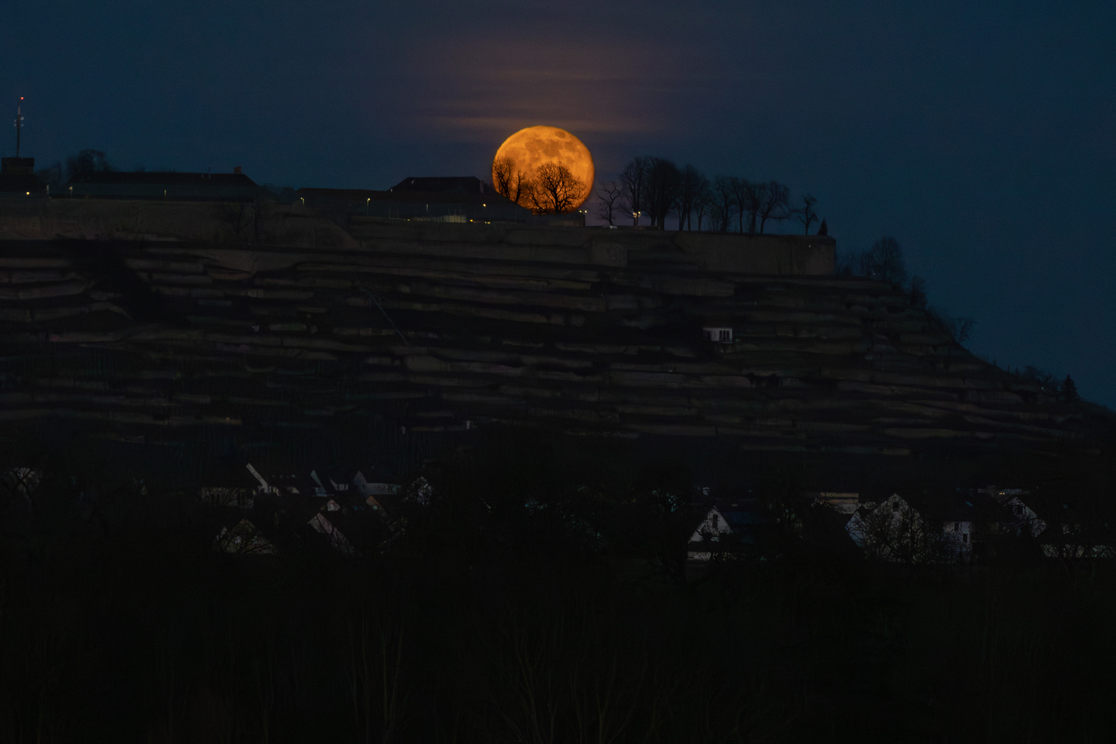 Mond_über_Asperg_bei_SU_mit_wolken_7996-