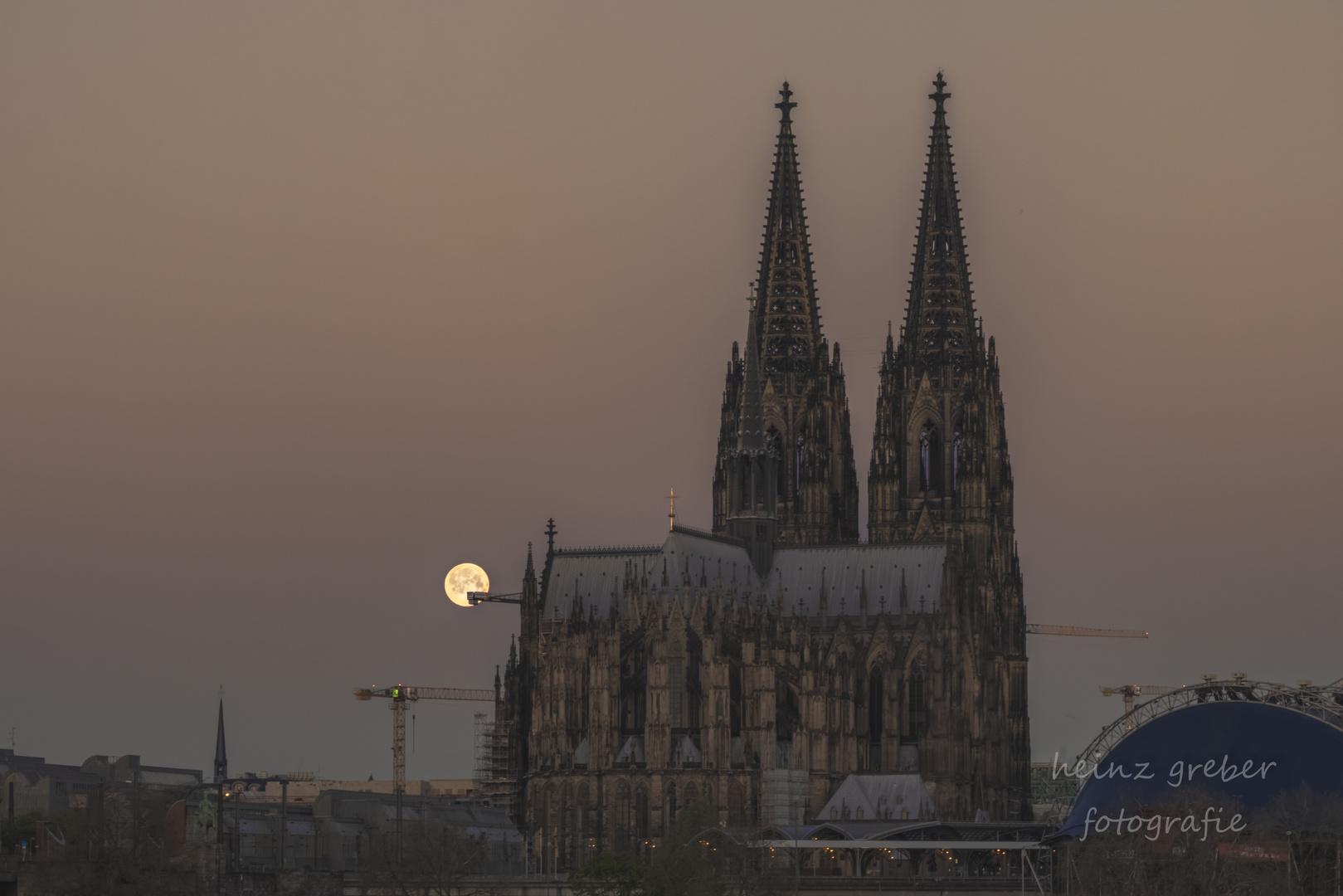 Monduntergang am Dom