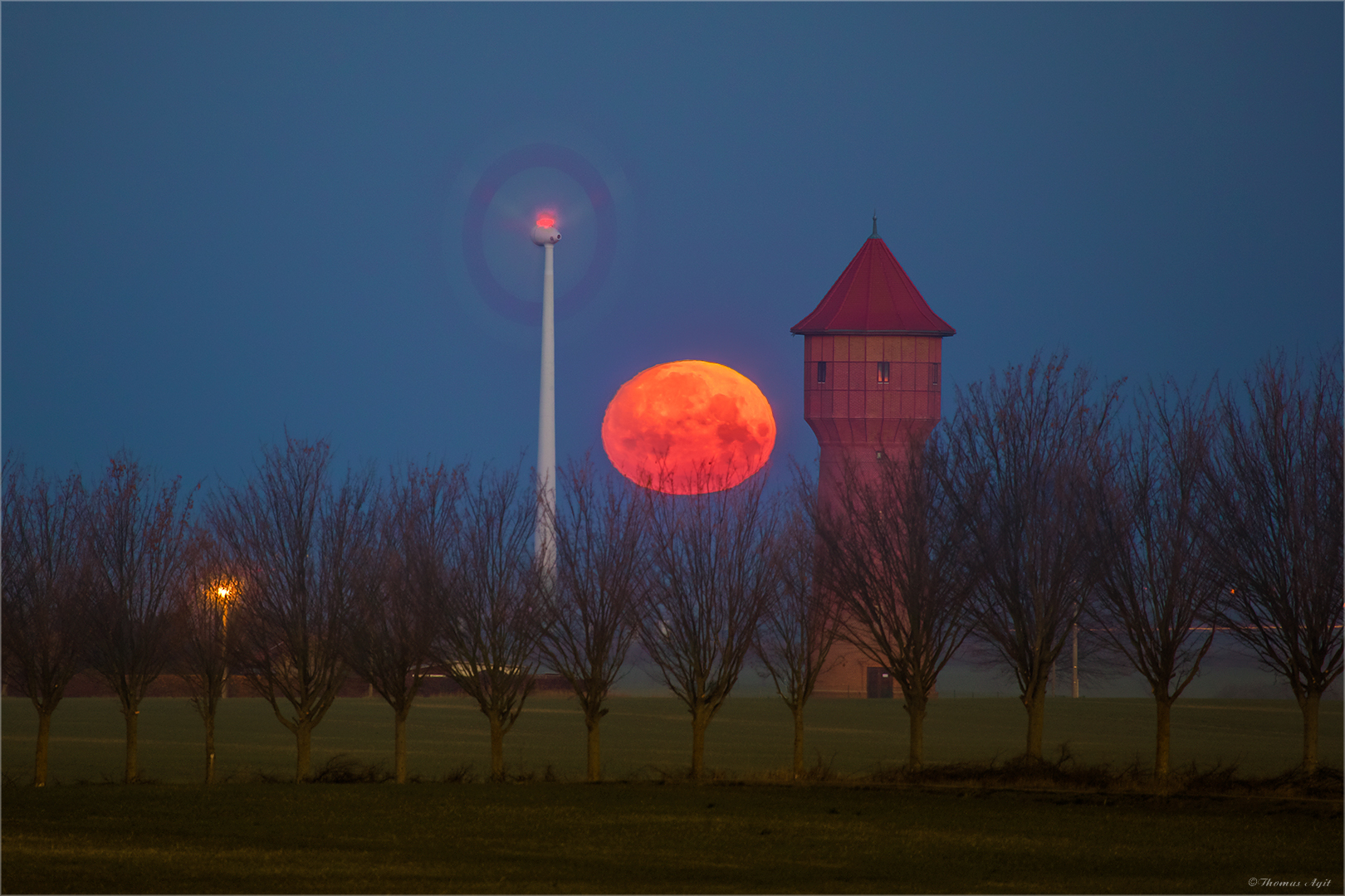 Monduntergang am Wasserturm...