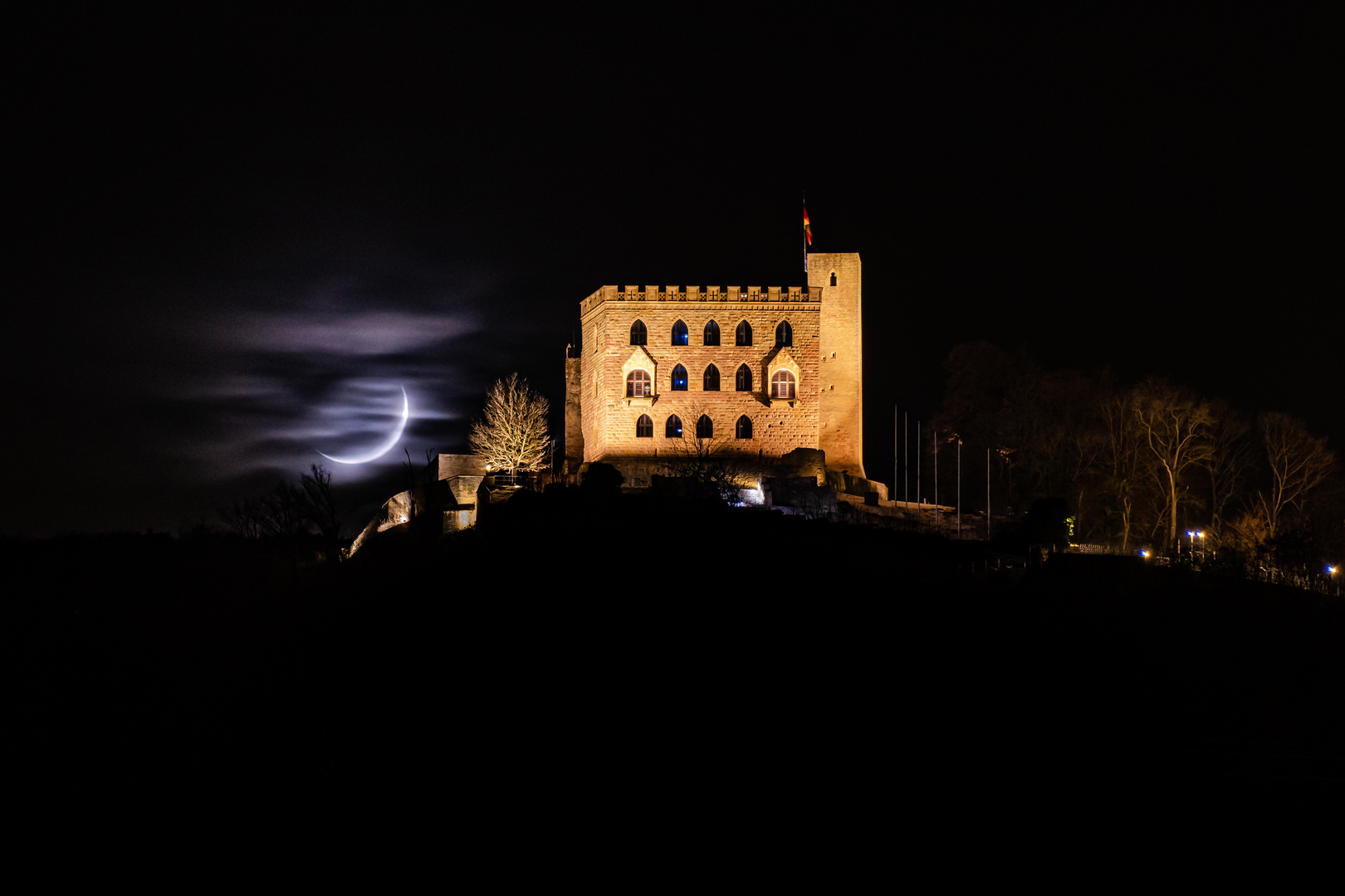 Monduntergang hinter dem Hambacher Schloss