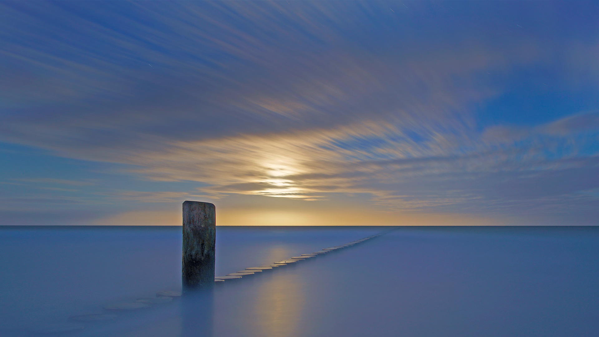 Monduntergang über der Ostsee 