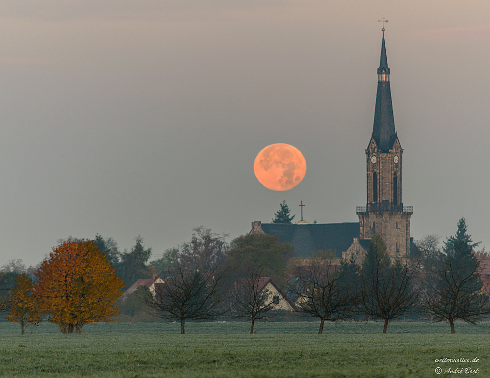 Monduntergang zu Sonnenaufgang