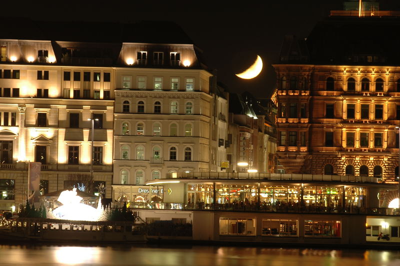 Mondzeit am Jungfernstieg in Hamburg (November 2006)