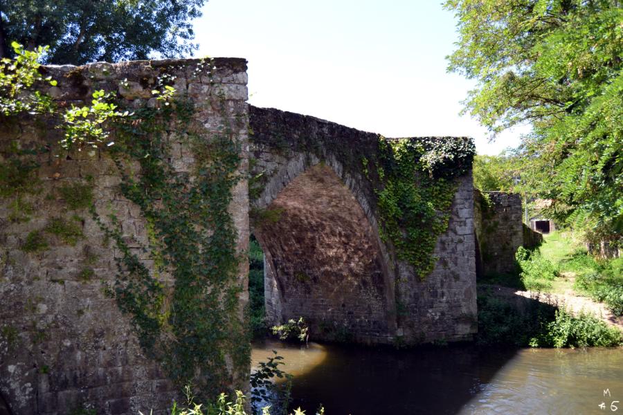 Monestiés / pont de Candèze (12./13. siècle) Südwest Frankreichs, Region Tarn