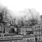 MONESTIR DE MONTSERRAT CON NIEBLA. 