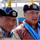 Mongolen beim Naadam-Fest