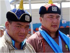 Mongolen beim Naadam-Fest