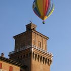 Mongolfiera sul Castello Estense