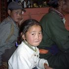 Mongolisches Mädchen im Ger (Jurte)