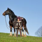 Monika_Überglücklich mit "klein"-XENIA_einem Shire Horse
