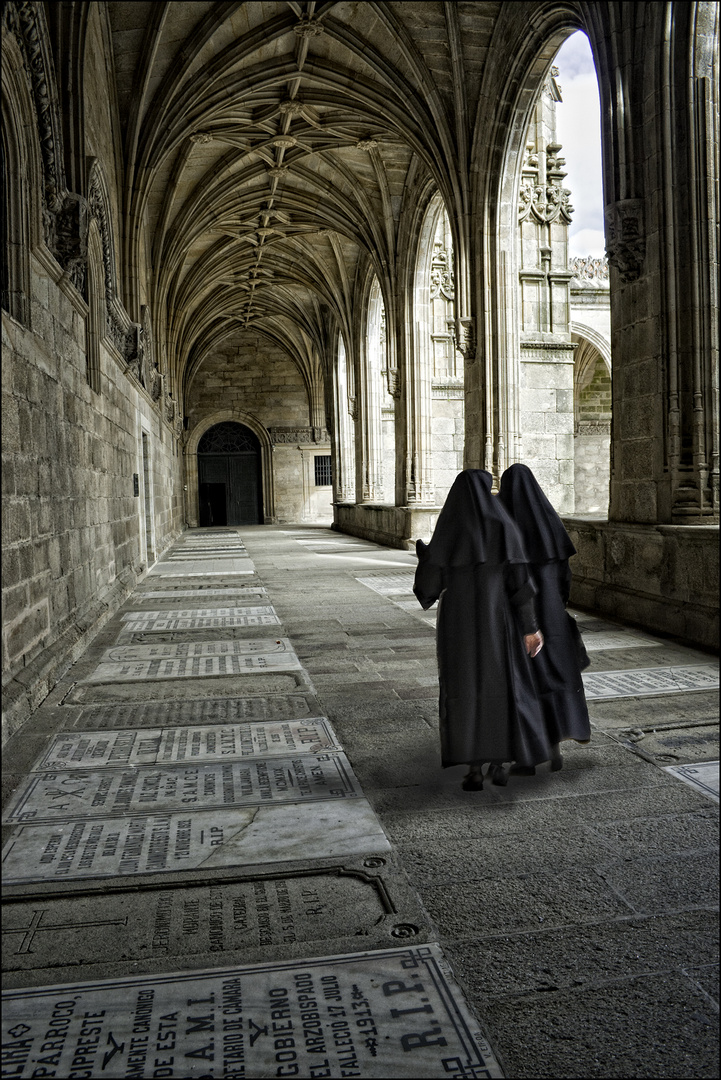 Monjas en el claustro