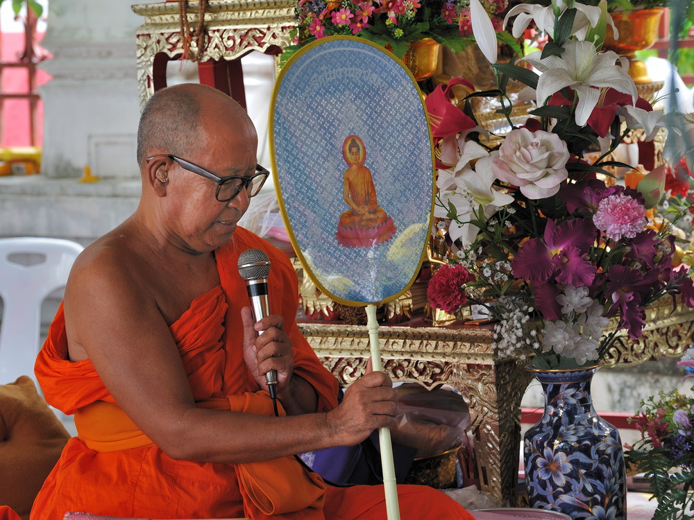 Monk at Wat Arun 01