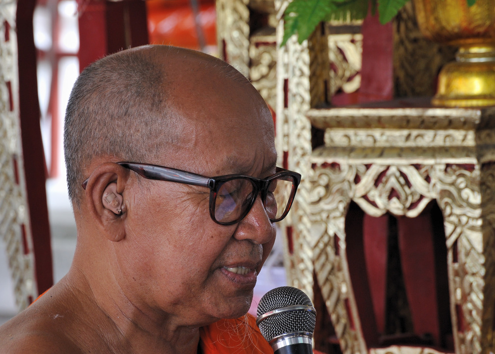 Monk at Wat Arun 02