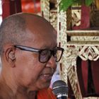 Monk at Wat Arun 02