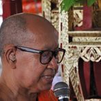 Monk at Wat Arun 02