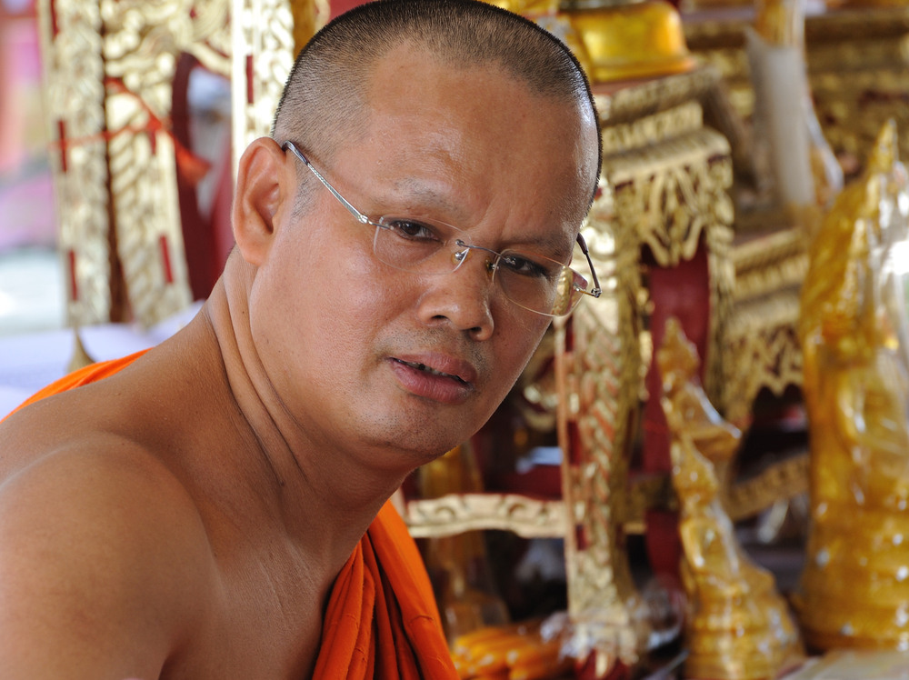 Monk at Wat Arun 03