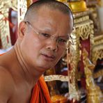 Monk at Wat Arun 03