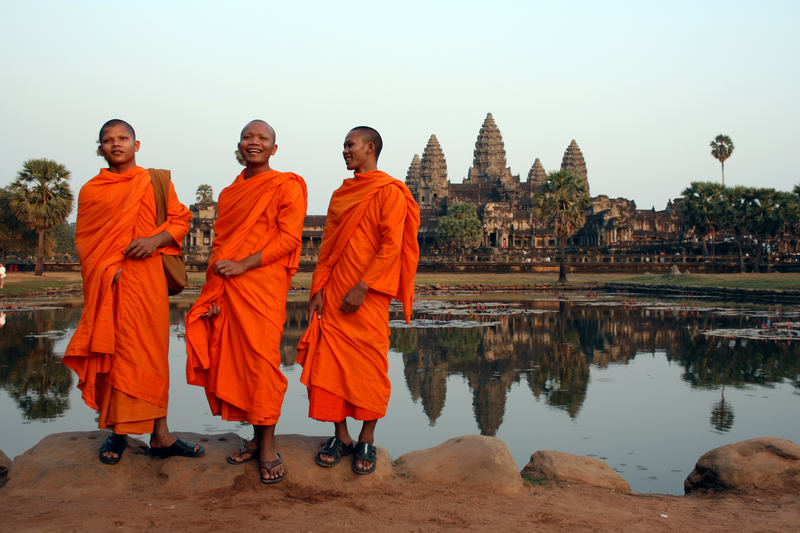 monks at angkor 2007