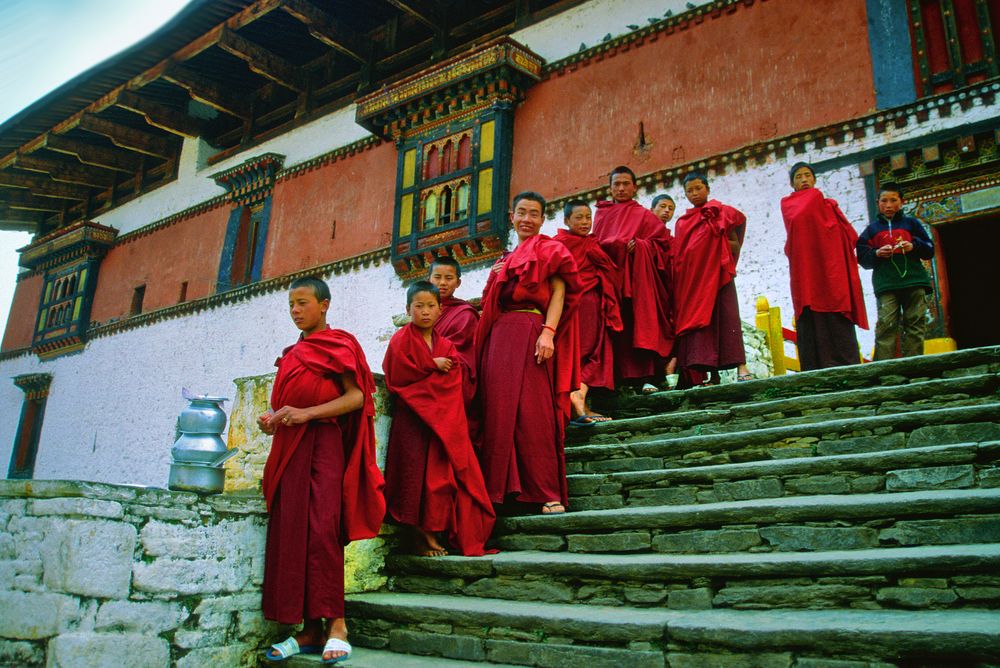 Monks in front the Rinpung Dzong in Paro/Bhutan