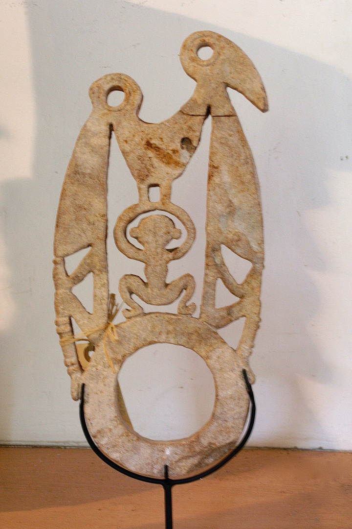 Monnaie funéraire en bénitier fossilisé (barava) - Île Choiseul (Iles Salomon)