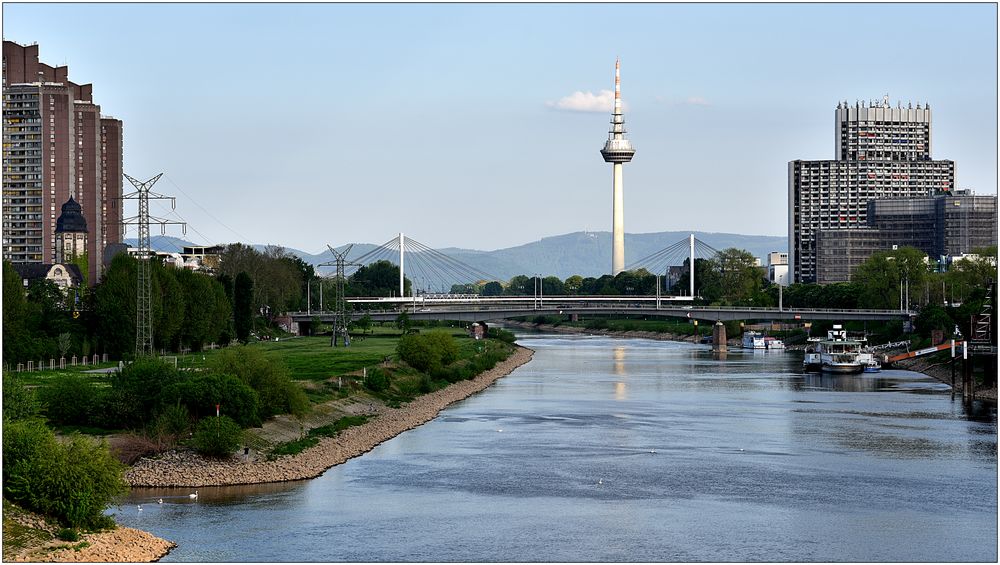 Monnem - links und rechts des Neckars