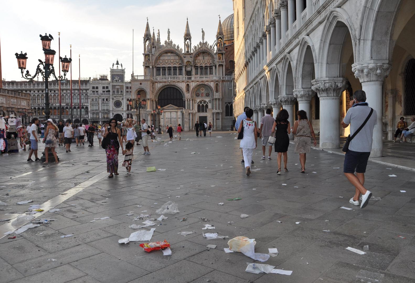 monnezza anche a Venezia..............August 2011